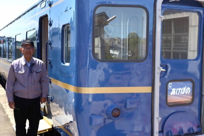 Accommodation on the 'blue train' resumes in Japan after a five-year hiatus

