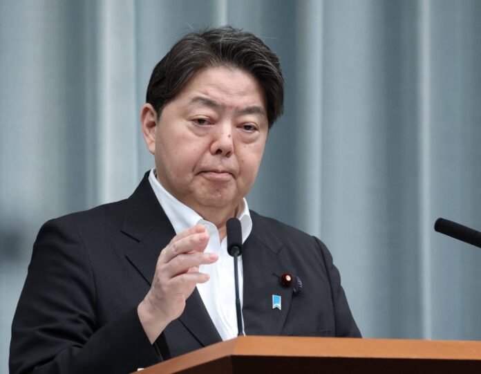 Chief Cabinet Secretary Yoshimasa Hayashi called a South Korean opposition party leader's landing on Takeshima "totally unacceptable." 