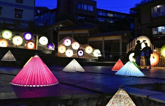  Japanese umbrellas illuminate Gunma Pref.  Hot Spring City;  Lighting was chosen to complement the retro look of the resort

