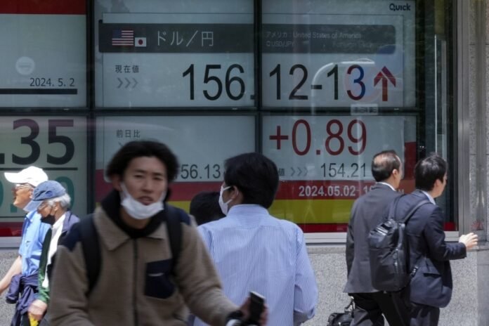 Majority of Japanese Companies Say Weak Yen Hurts Profits: Survey

