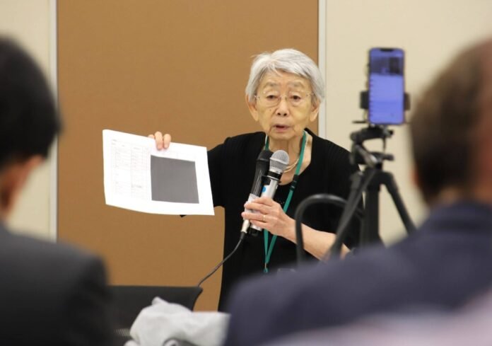 A lawyer representing a consumer organization speaks during a meeting held to call for stricter regulations on "functional foods," in Tokyo on Thursday. 