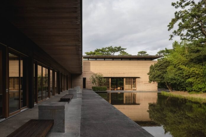 Meditation as architecture in a Shizuoka teahouse turned villa

