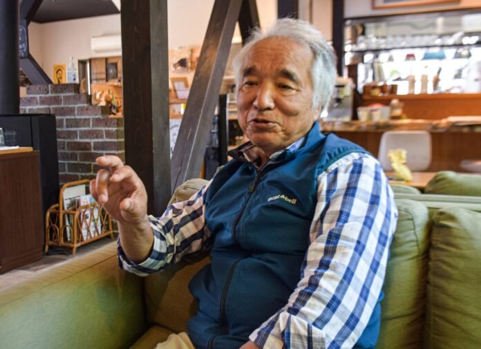 Toshio Itoya, a community leader in Suzu, Ishikawa Prefecture, says that people will come of their own accord if there is money to be made. 