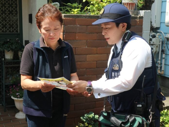 Tokyo police warn of expensive roofing scams

