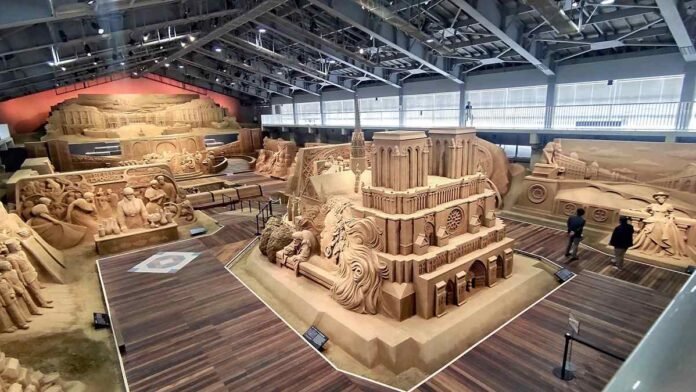 Tottori: Majesty of French culture on display in sand


