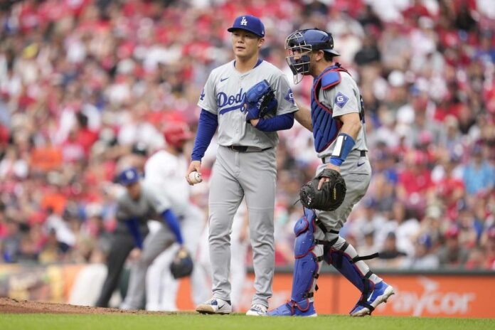  Yoshinobu Yamamoto allowed six hits, struck out eight in five innings;  Reds complete sweep, Hand Dodgers fifth straight loss with 4-1 win

