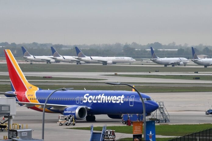 A Southwest Airlines plane crashed within 400 feet of the ocean near Hawaii

