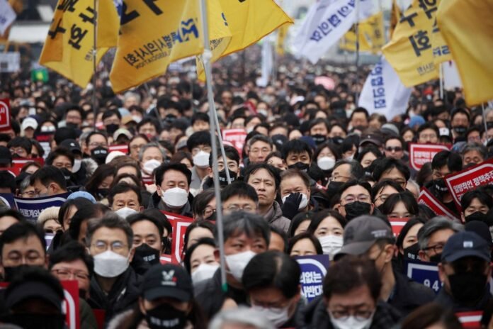 In South Korea, more and more doctors are quitting their jobs during a one-day strike

