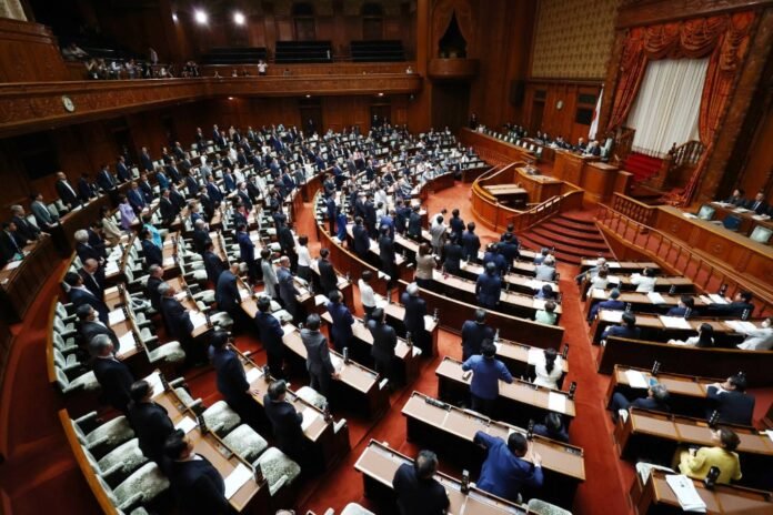 Japan passes a bill to expand measures to combat low birth rate

