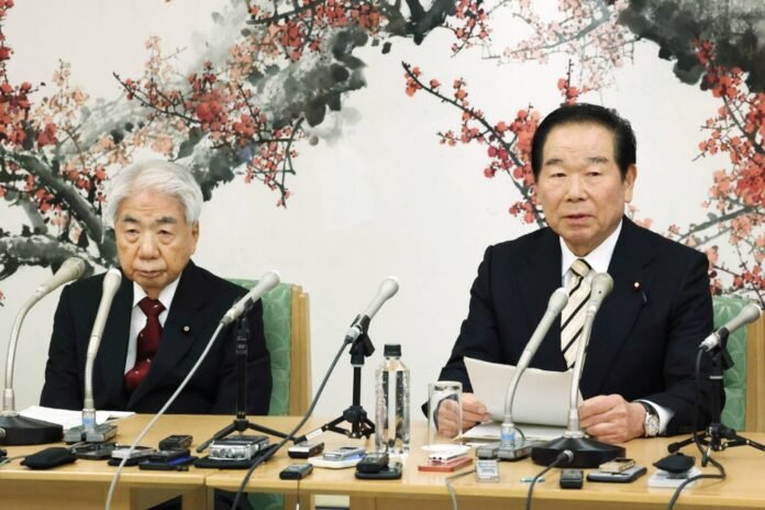 Fukushiro Nukaga, speaker of the House of Representatives (right), speaks during a news conference after the first meeting of ruling and opposition parties on imperial family succession in May. 