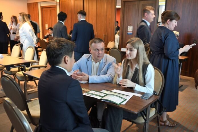 Officials of Japanese and Ukrainian companies meet in Kyiv on Thursday during an exchange event organized by the Japan External Trade Organization. 