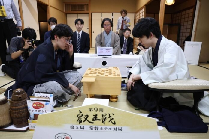 Sota Fujii (right) and Takumi Ito in the city of Kofu, in Yamanashi Prefecture, on Thursday after Fujii was beaten by his challenger for his Eio title. 