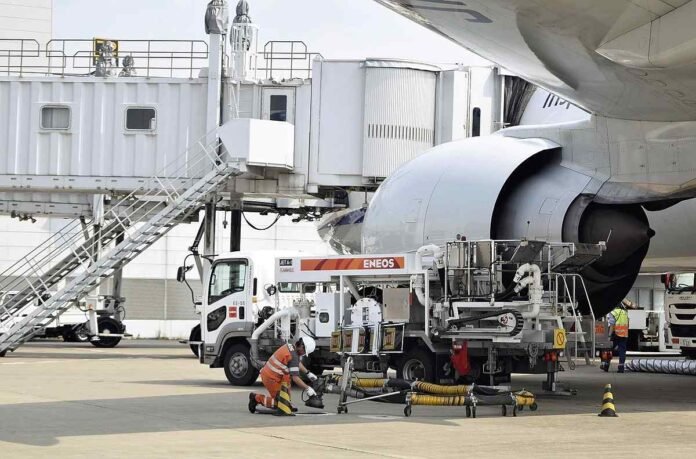  Shortage of jet fuel causes problems at regional airports;  growing demand, lack of workers to transport

