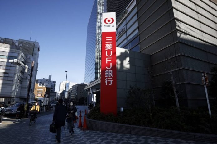 The Securities and Exchange Surveillance Commission said Mitsubishi UFJ Financial Group repeatedly violated its clients’ confidentiality by breaking firewalls among its units. 