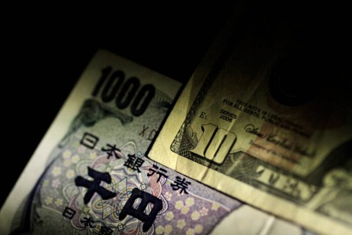 The yen weakens above the key level of 160, increasing the risk of intervention

