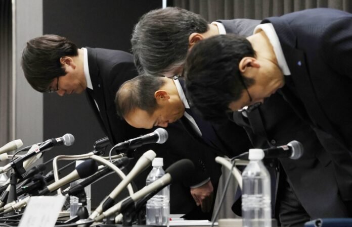 Kobayashi Pharmaceutical President Akihiro Kobayashi and others at a news conference in Osaka in March. 