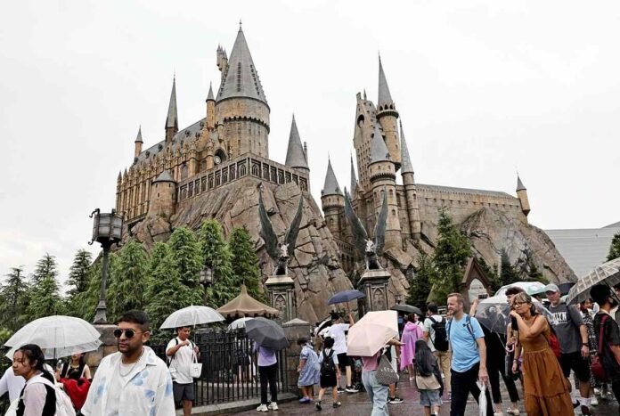 Harry Potter area at USJ celebrates 10th anniversary

