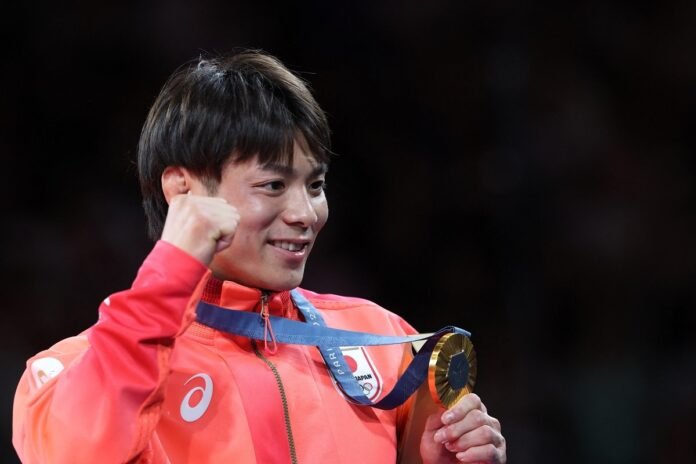 Judoka Hifumi Abe wins gold; younger sister Uta misses out on medal

