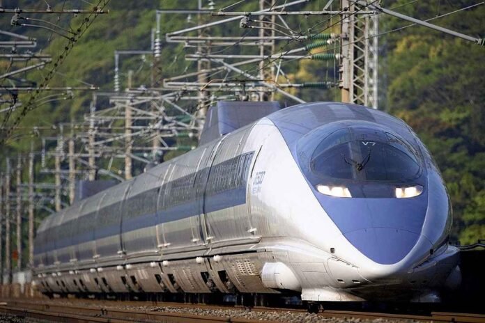 'Long Nose' Shinkansen Bullet Train Expected to Discontinue in 2027; Japan's First Train Hits 300km/h Top Speed

