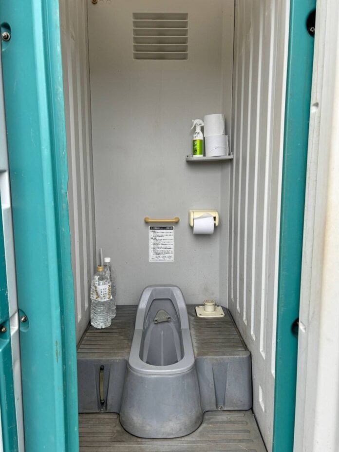 Six months after the earthquake in Noto, the toilets in the shelter are still squat toilets

