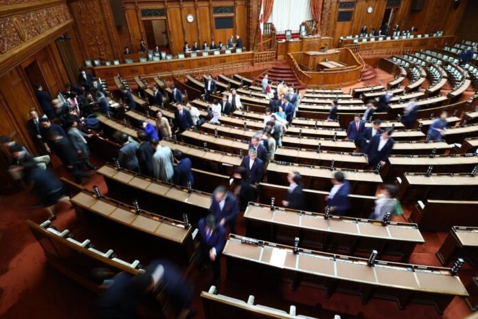 The number of lawmakers with income of over ¥100 million totaled seven, all Liberal Democratic Party members, in 2023, up from two in the previous year. 