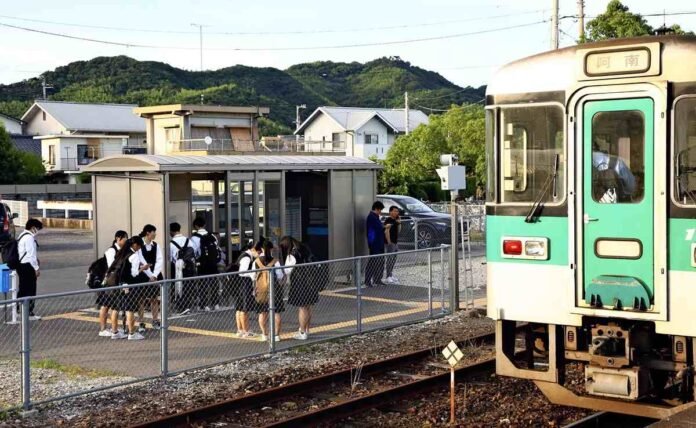 Wooden train stations in Shikoku set for demolition; maintenance too expensive due to declining ridership

