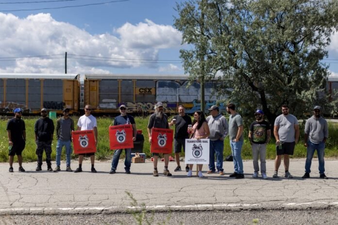 Canada moves quickly to end unprecedented rail closure

