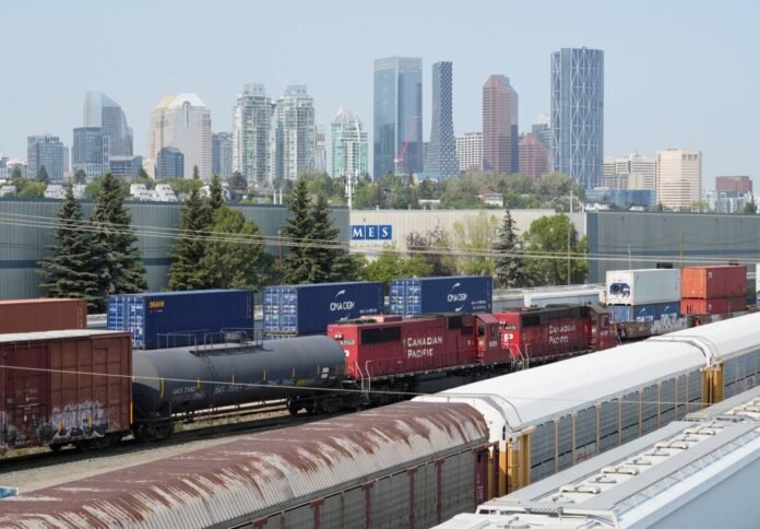 Canadian railway workers must return to work

