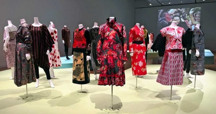 Exhibition about the life of fashion designer Kenzo Takada; colorful clothes that brightened up the fashion world

