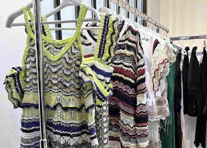 Fashion designer seeks Japanese identity in her knitting; wants to hold her own show in Paris

