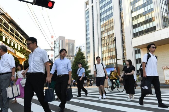 Japanese civil servants may get biggest pay rise in 32 years

