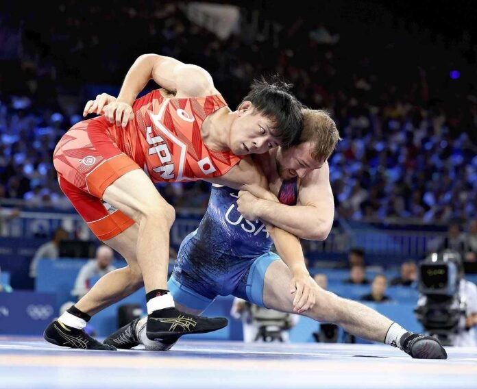 Japan's Rei Higuchi wins gold in men's 57kg freestyle wrestling at Paris Olympics; 'Macaron Prince' conquers weight loss with wife's support

