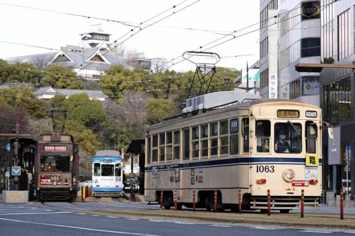 Kumamoto: Tram still running after 100 years; survives earthquakes, budget deficits

