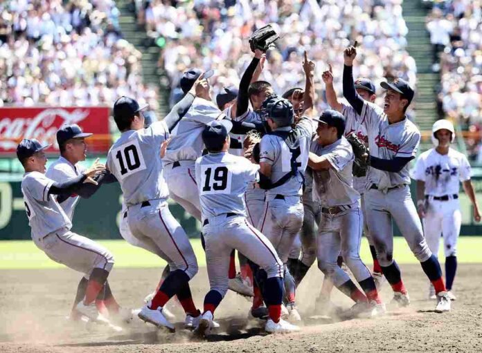 Kyoto International captures first Japanese High School Baseball title, defeating Kanto Daiichi in first use of extra-innings tiebreaker in Koshien

