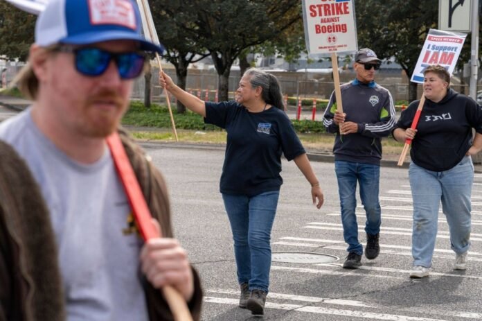 Boeing, union negotiators to resume talks next week amid strike

