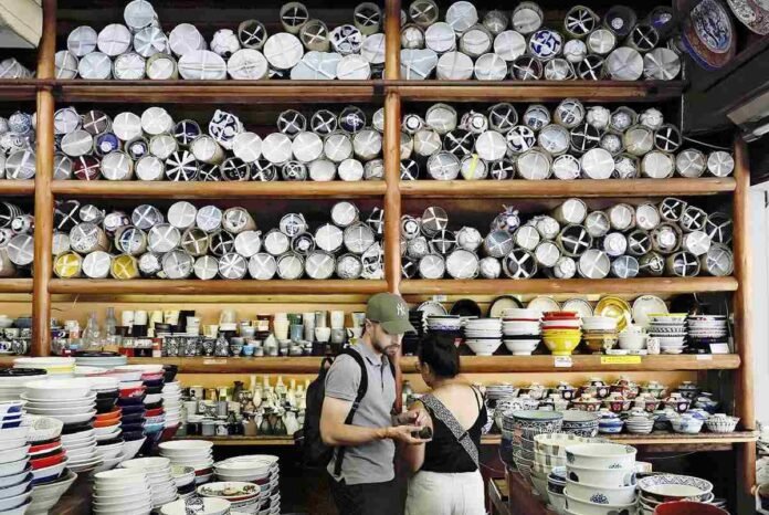 Ceramic shop sells classic ramen bowl on Kappabashi Street in Tokyo

