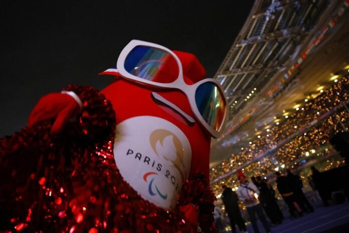 Paris Paralympic Games end with rainy electro party

