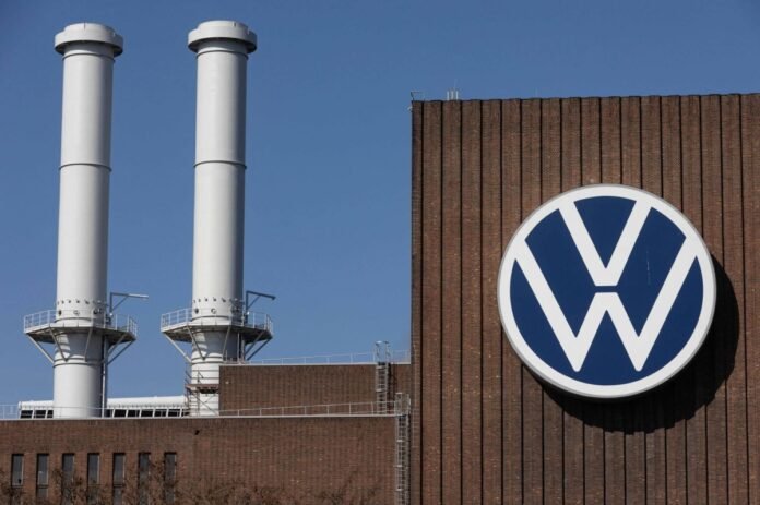 Volkswagen considers closing first German factory due to problems with transition to electric cars

