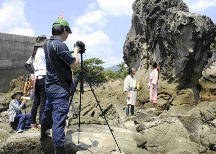 Wakayama: Volunteer amateur film crew makes independent films based on the Kumano area

