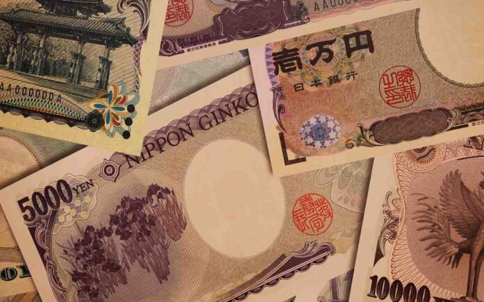 Dollar surpasses 152 yen and hits another three-month high

