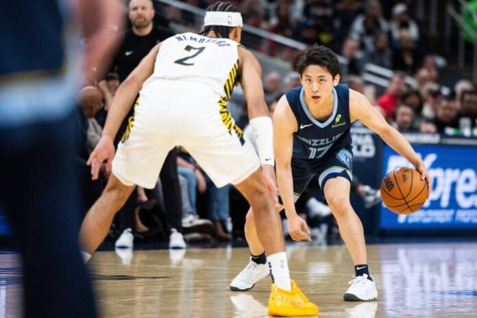 Grizzlies sign G Yuki Kawamura to a two-way deal

